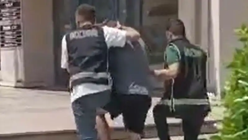 Sahte Dövizle Alışveriş Yapan Turist Sınır Dışı Edildi: Olayın Ardındaki Gerçekler