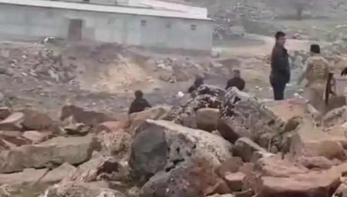 Diyarbakır'daki Kavga: Taşlar ve Silahlar Ortaya Çıktı, 3 Kişi Hayatını Kaybetti