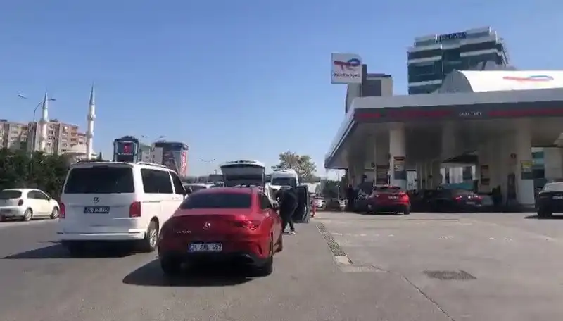Deprem Sonrası Akaryakıt İstasyonlarında Uzun Kuyruklar Oluştu: Vatandaşlar Ne Yapmalı?
