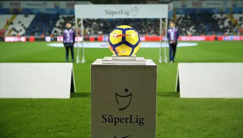 Süper Lig'de Pazar Şenliği: Heyecan Dolu Maçların Gözdesi Oldu!