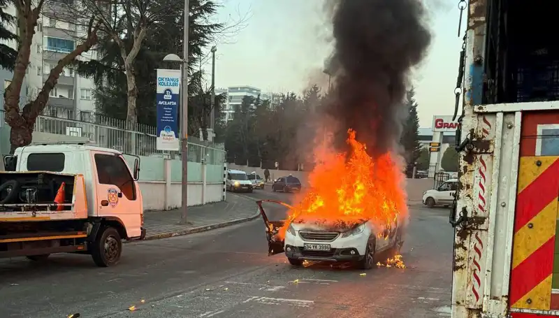 Alev Topuna Dönüşen Araç, Trafikte Korku Dolu Anlar Yaşattı!