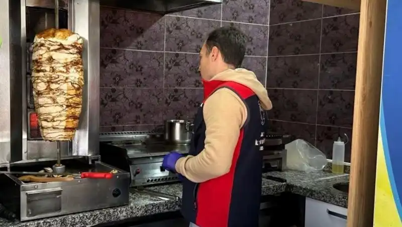 Tavuk Döner Alarmı: İşletmelere Baskınlar Devam Ediyor, İfadeler Yükseliyor!