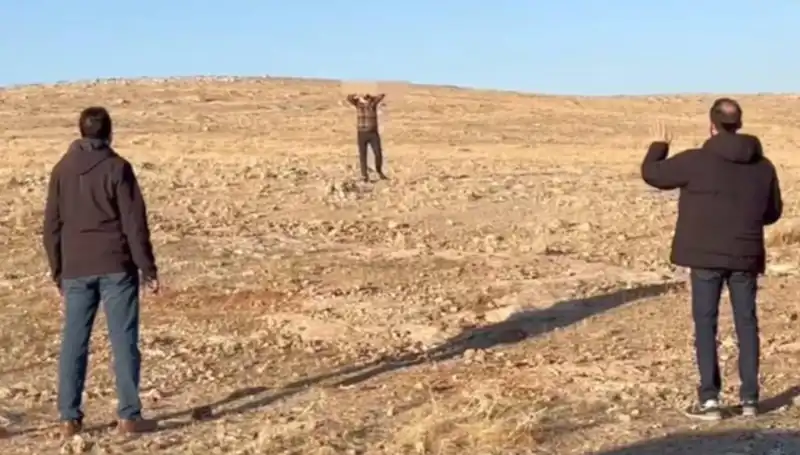 Jandarma ve MİT'in Birlikte Yürüttüğü Operasyonla Teröristin Teslim Olması