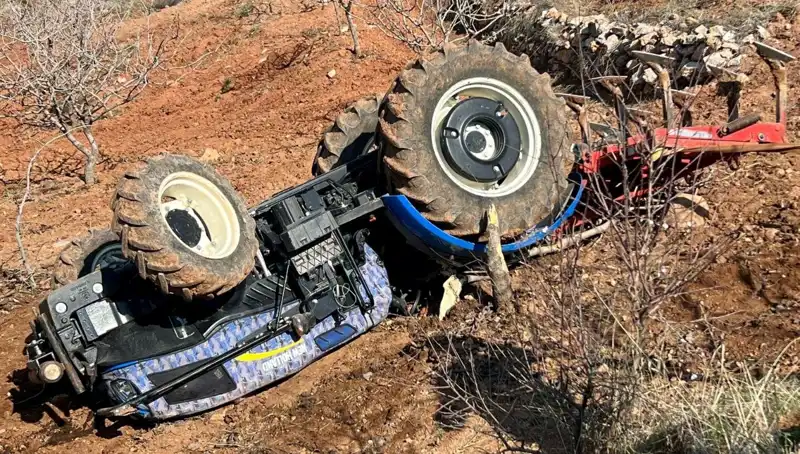Siirt’te Devrilen Traktör Faciasında Sürücü Hayatını Kaybetti