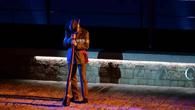 Anzak Koyu’nda Duygusal "Şafak Ayini" Gerçekleşti, Kalpler Birleşti