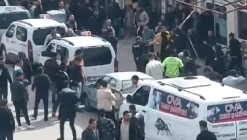 Erciş'te Taşlı Sopalı Kavga: Olay Anı ve Gözaltılar