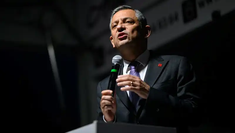 Özgür Özel’den Emeklilik İkramiyesi Üzerine Sert Tepki: Hükümeti Eleştirdi