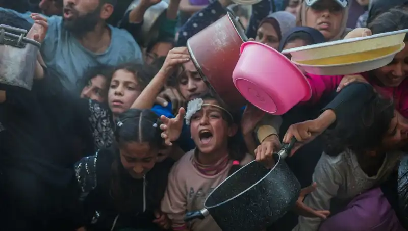 Gazze'de Açlık Krizi: Un Stokları Tükendi, İnsanlar Sıkıntı İçinde!