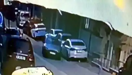 Esenyurt'ta Park Halindeki Araçlara Çarpan Sürücü Kimliği Belirsiz Kaçışta!