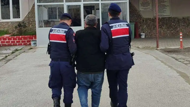 8 Yıl Aranan Şahıs, Sonunda Yakalandı ve Cezaevine Gönderildi!