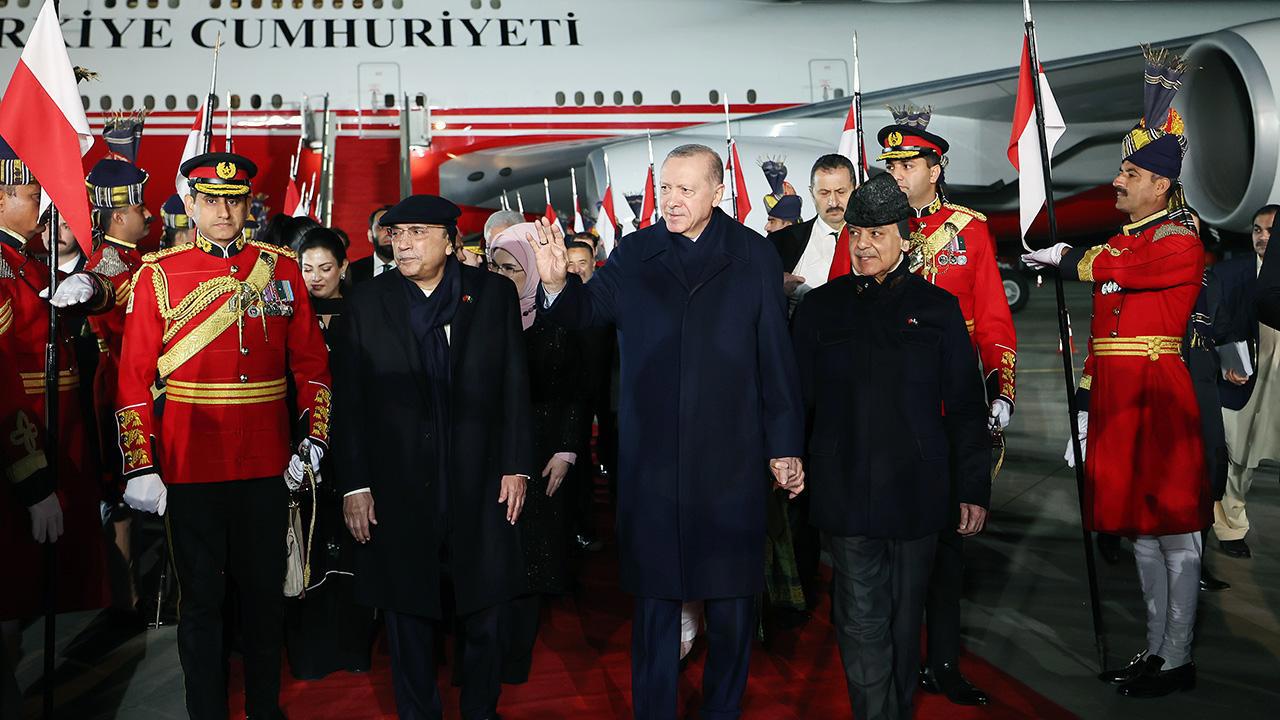 Cumhurbaşkanı Erdoğan Pakistan'a Gerçekleştirdiği Ziyarette Müjdeledi