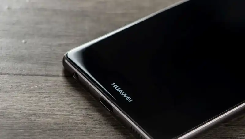 Huawei Yeni Katlanabilir Telefonunu Tanıttı: Devrim Niteliğinde Özellikler!