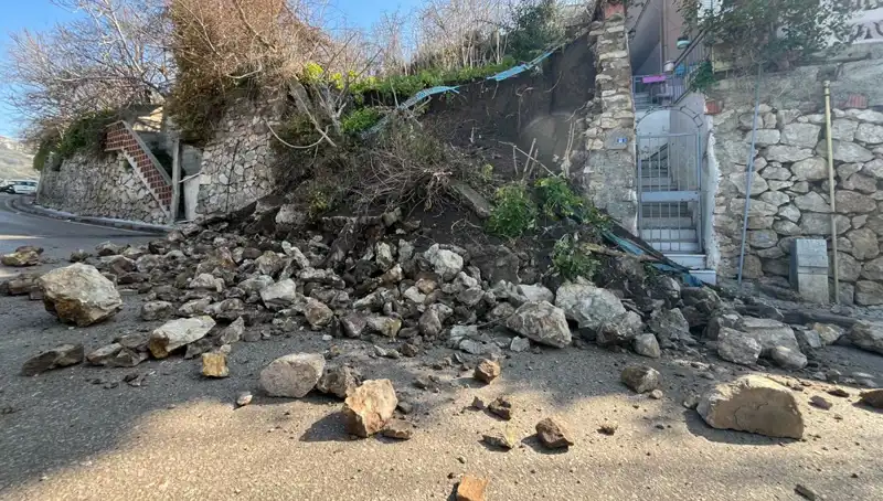 İstinat Duvarı Yola Çöktü: Şehirde Panik Yayan Olayın Ayrıntıları