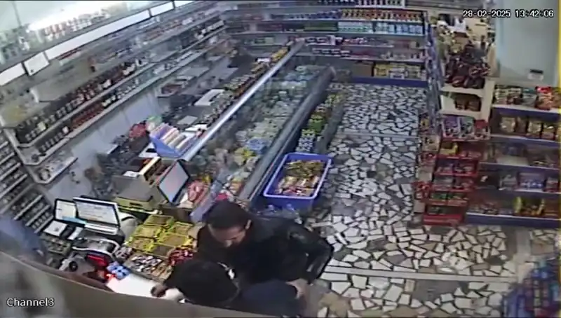 Cezaevi Firarisi Markette Dehşet Saçtı: Bıçakla Saldırdı ve Mermerleri Fırlattı