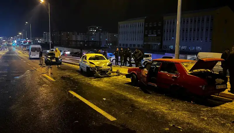Kayseri'de Trafiği Alt Üst Eden Kazada 11 Araç Birbirine Girdi!