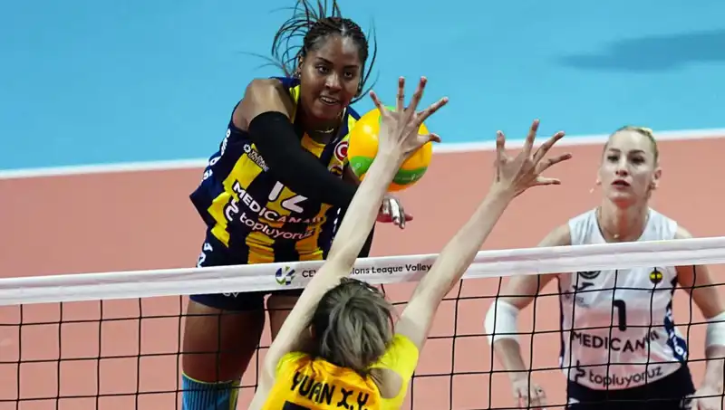 Fenerbahçe, Avrupa'da Türk Derbisinde Vakıfbank'ı 3-0 ile Geçti!
