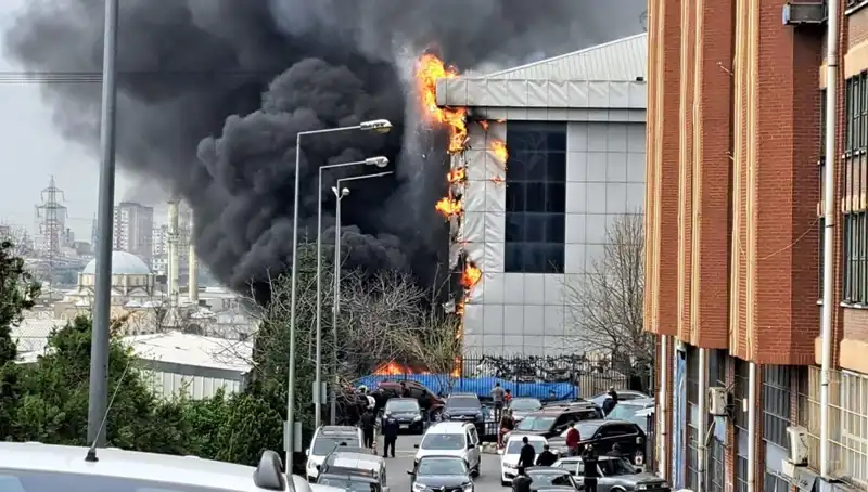 Başakşehir'de Sanayi Sitesinde Korkutan Yangın: Sebebi ve Sonuçları Neler?