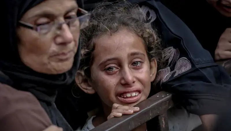 Gazze'de Açlık Savaşı: İsrail Askerinin İkramları Toprağa Gömülüyor