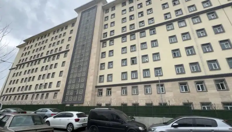 Kız Öğrenci Yurduna Giren Şahıs Tek Tek Odaları Aradı, Olay Büyüdü!