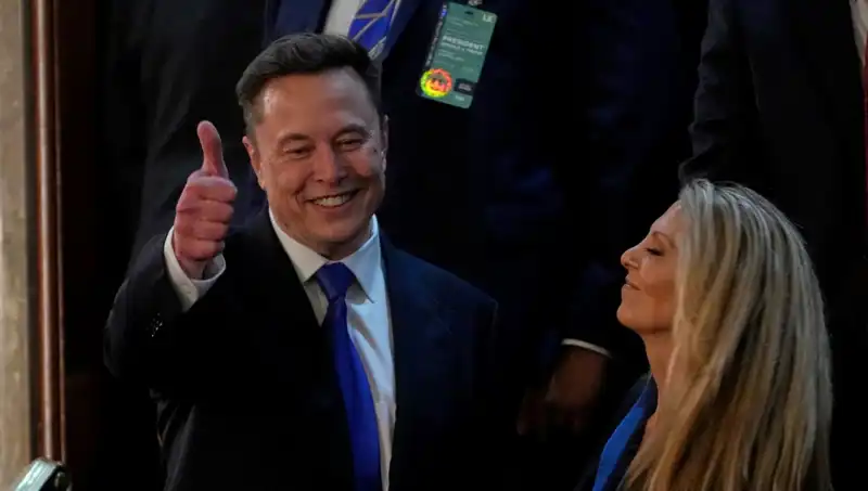 Elon Musk'tan Çarpıcı Ukrayna Açıklaması: Seçim Zamana Alındı!