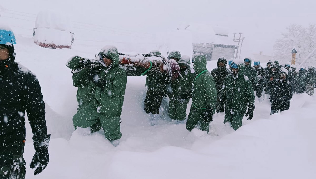 Hindistan'ın Puslu Himalayaları Çığın Ardından 41 Kişiyi Yuttu!