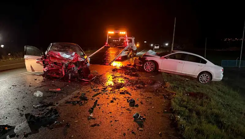 Çanakkale'de Feci Trafik Kazası: 3 Kişi Hayatını Kaybetti, 1 Yaralı