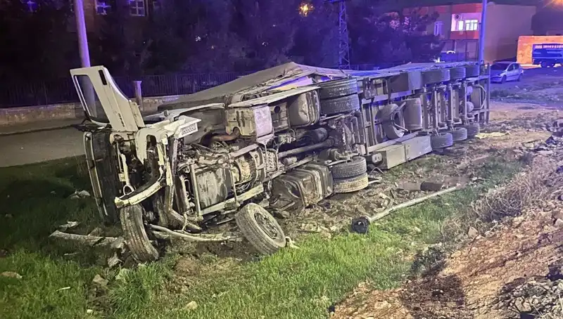 TIR Devrildi: 6 Kişinin Yaralandığı Korkunç Kaza