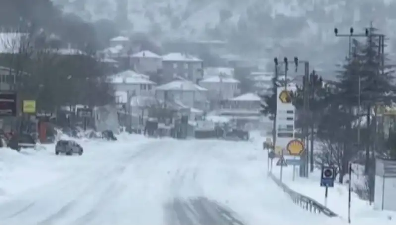 Sertavul Geçidi'nde Kış Şartları Etkisini Gösterdi: Ulaşım Durduruldu