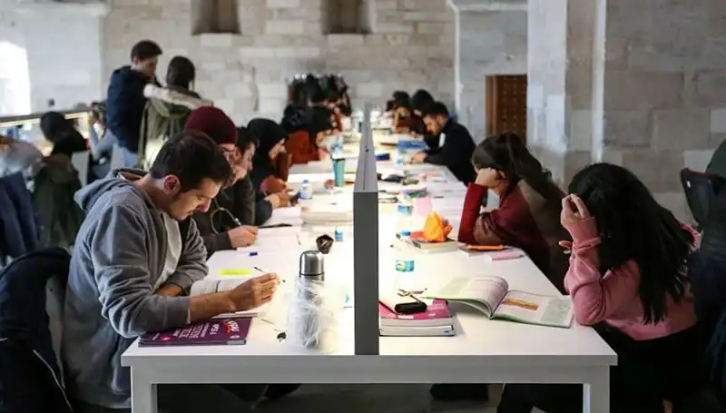 Üniversiteler Açıklama Yaptı: Yeni Eğitim Yılı Başlangıç Tarihleri Belli Oldu