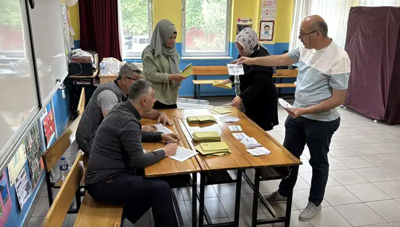 Ülke Genelinde 405 Mahalle ve Köy, Yeni Muhtarlarını Seçmek Üzere Sandığa Gitti