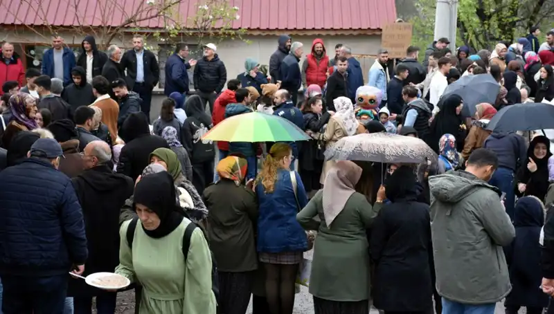 ** Yüzyıllık Gelenek: 12 Bin Kişi Bayramda Bir Araya Geldi!**