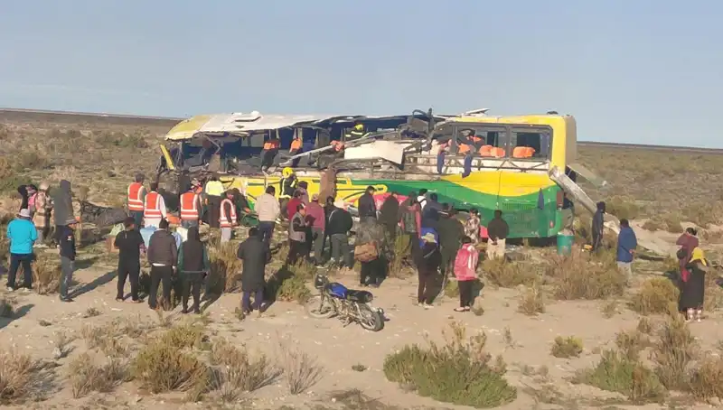 Bolivya'da Feci Otobüs Kazasında 37 Kişi Hayatını Kaybetti, 39 Yaralı