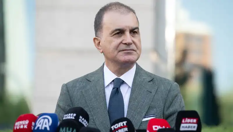 Ömer Çelik’ten Özel’e Sert Tepki: "Meşru Demokratik Alanı Tehdit Eden Sözler Yok Hükmündedir"