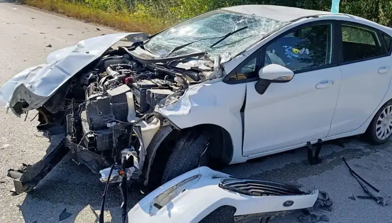 Çanakkale'de Trafik Kazası: 2 Yaralı, Detaylar Şok Edici!