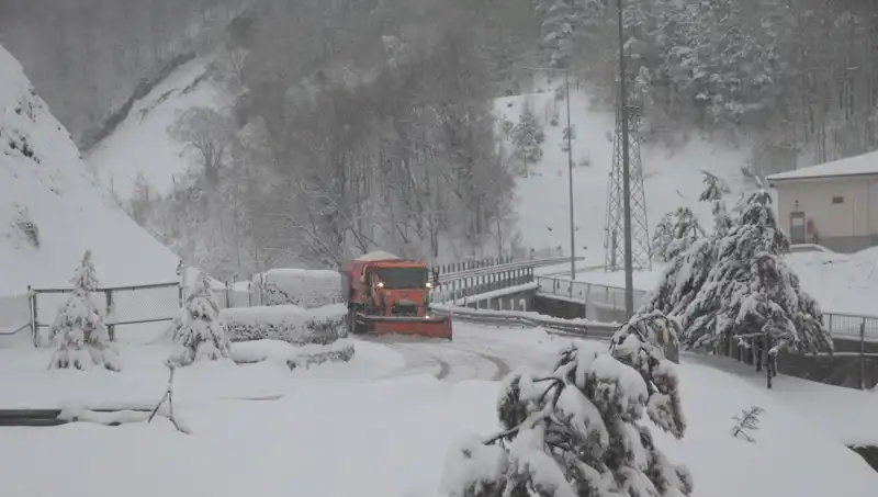 Bolu Dağı'nda Uğultulu Kar Yağışı: Doğa Beyaza Büründü