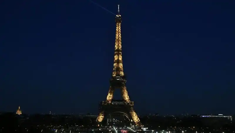 Eyfel Kulesi'nde Olası Terör Tehdidi: İki Kişi Tutuklandı
