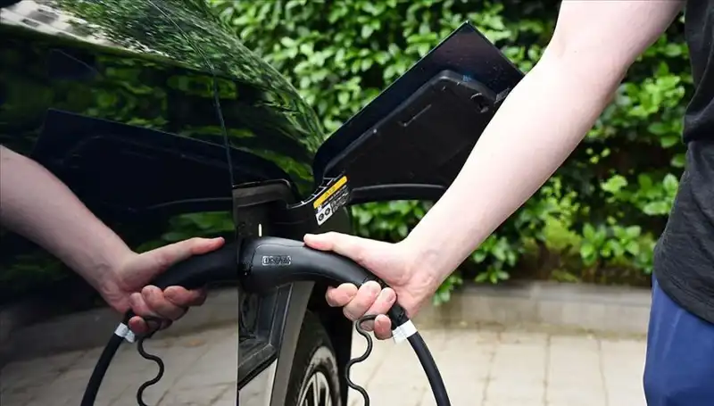 ABD'nin Yeni Gümrük Vergilerine Karşı İngiltere'den Elektrikli Araç Hamlesi
