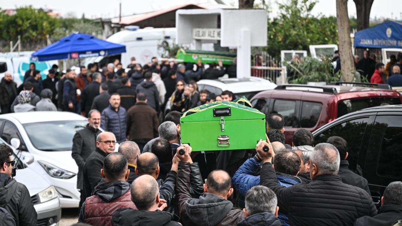 İzmir'deki Yangın Faciasında Hayatını Kaybedenlere Veda