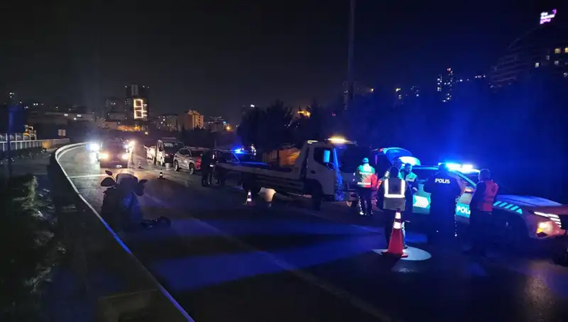 TEM Otoyolu’nda İlginç Kaza: Yatan Kişi Metrelerce Sürüklendi