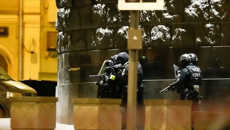 Rusya'da Şok Eden Silahlı Saldırı: Çatıdan Rastgele Ateş Açtı