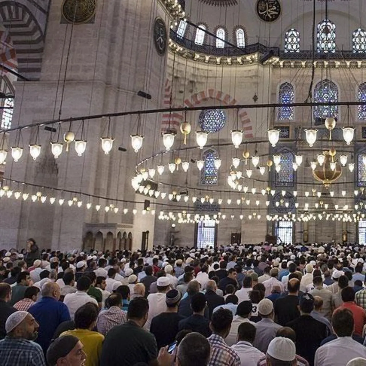 Cuma Namazı Saat Kaçta Kılınacak? İşte İllere Göre Namaz Vakitleri