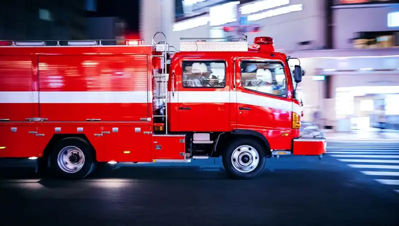 Tokyo'da Yangın Alarmı: İki Kişi Yaralandı, Yangının Sebepleri Araştırılıyor!