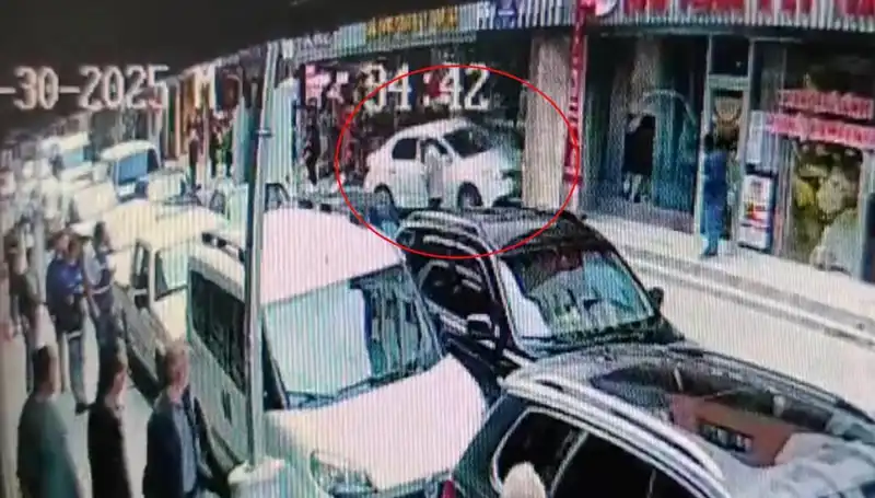 Alkollü Sürücü Mağazaya Girdi: İki Çocuğun Kurtuluş Anı Şaşkınlık Yarattı