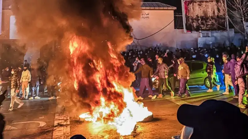 İran'daki Protestolar: Can Kaybı Alarm Verici Şekilde Yaklaşık 2 Bine Ulaştı