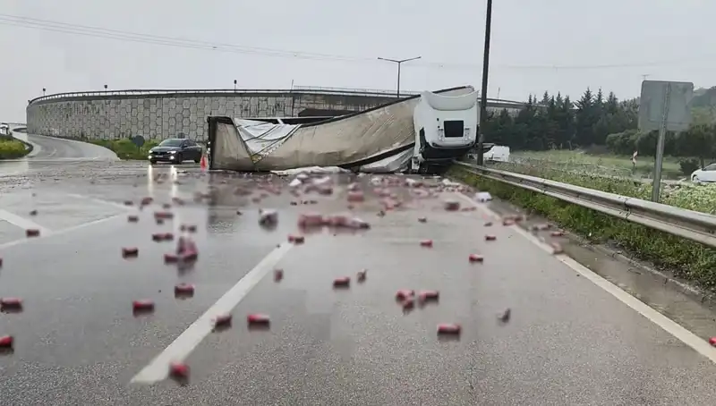 TIR Kazasında İçkiler Yola Saçıldı: Olay Neden Oldu?