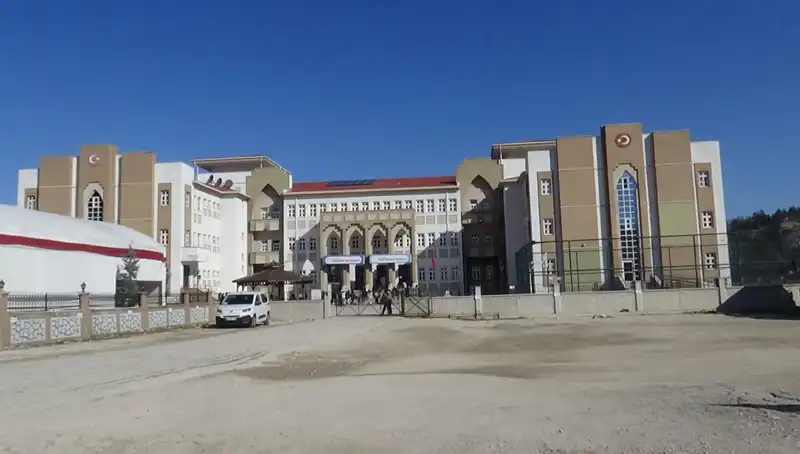 Ortaokulda Şiddet İddiası: Öğrencisine Şiddet Uygulayan Öğretmen Gözaltına Alındı