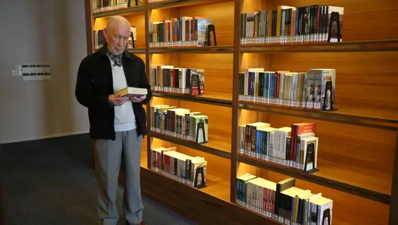 8 Yaşında Kitaplarla Tanışan Adam, 71 Yıldır Okuma Tutkusunu Sürdürüyor