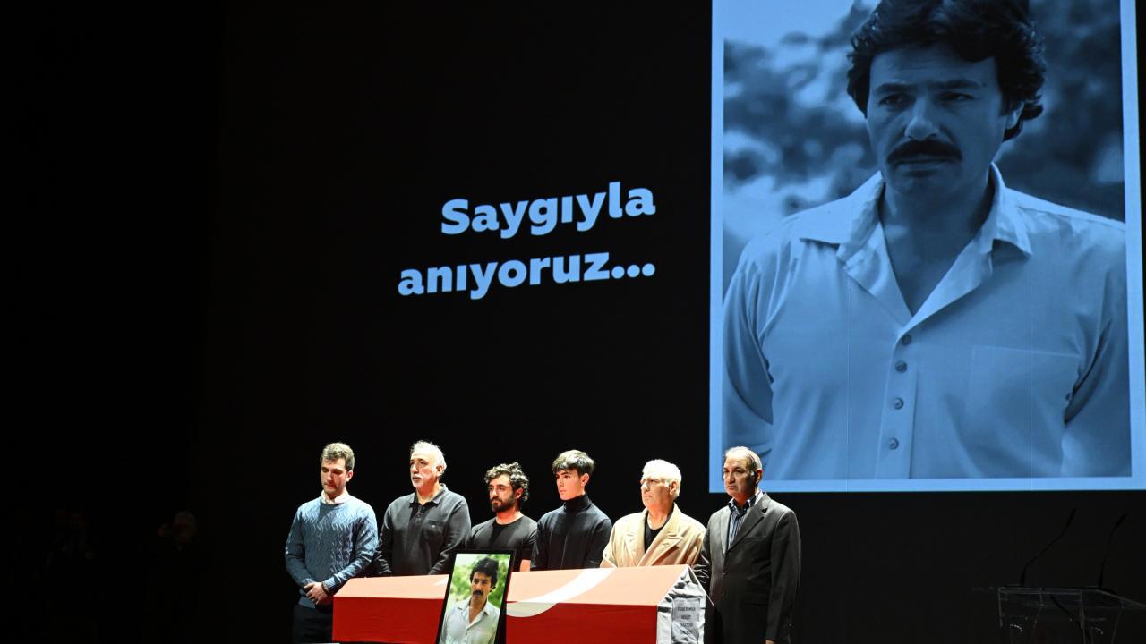Ferdi Tayfur'a AKM'de Anlamlı Tören
