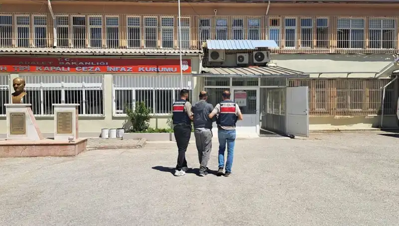 Kırmızı Bültenle Aranan Şüpheli Eskişehir'de Gizli Saklı Yakalandı