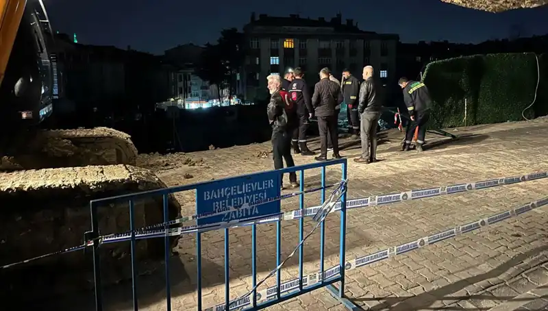 İstanbul'da İnşaat Çalışmasında Beklenmedik Yol Çökmesi: Neler Oluyor?